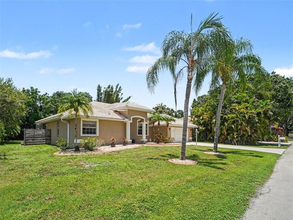 For Sale: $599,000 (3 beds, 2 baths, 2103 Square Feet)