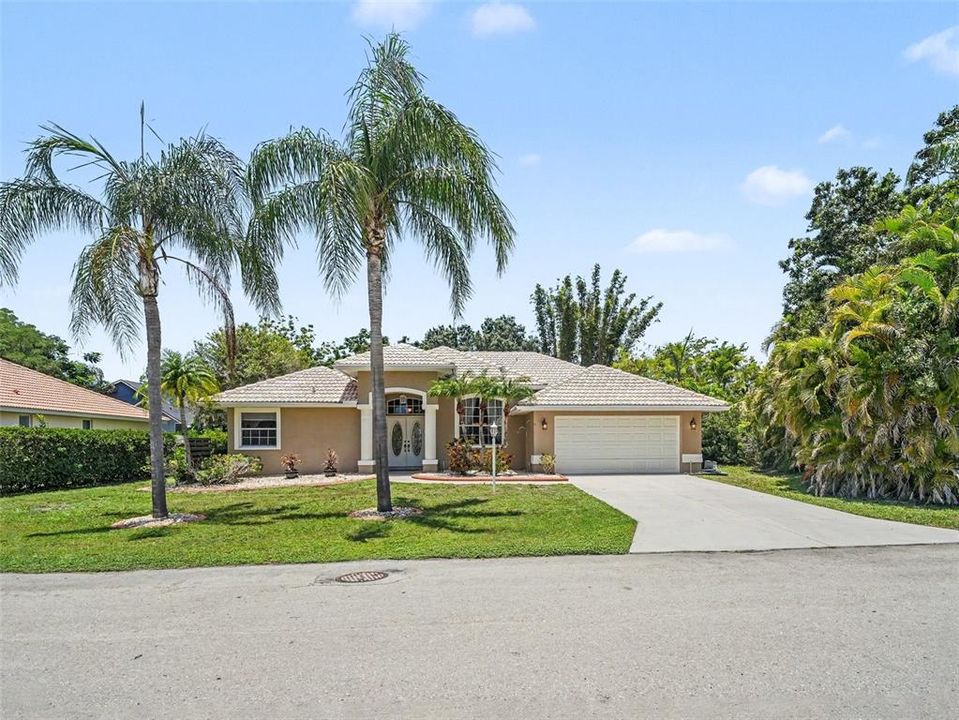 For Sale: $599,000 (3 beds, 2 baths, 2103 Square Feet)