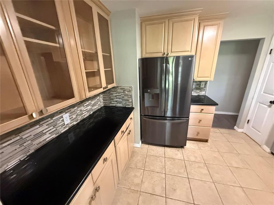 На продажу: $270,000 (4 спален, 2 ванн, 1573 Квадратных фут)