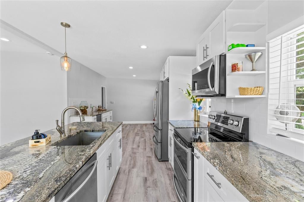 На продажу: $449,999 (3 спален, 2 ванн, 1383 Квадратных фут)