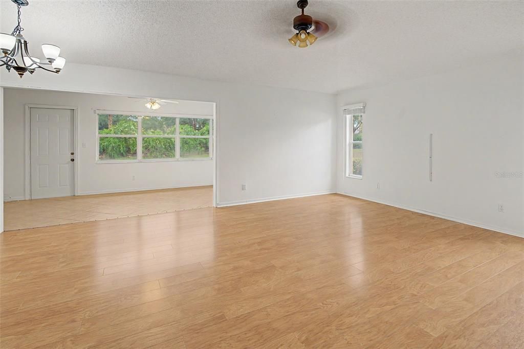 En Venta: $239,000 (3 camas, 2 baños, 1617 Pies cuadrados)