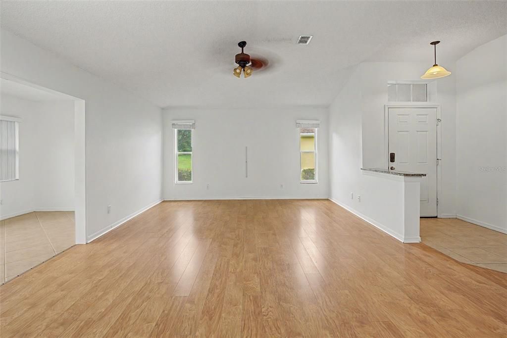 En Venta: $239,000 (3 camas, 2 baños, 1617 Pies cuadrados)