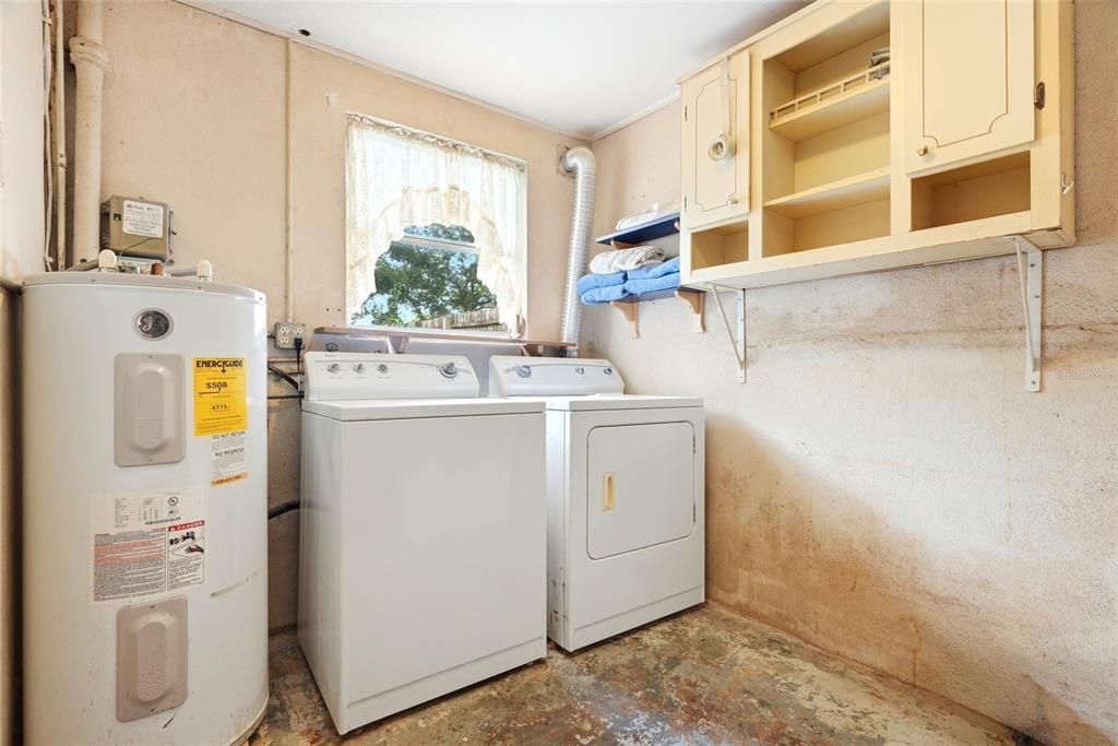 На продажу: $349,900 (2 спален, 1 ванн, 900 Квадратных фут)
