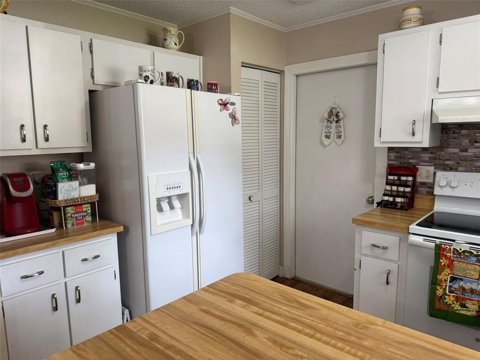 For Sale: $155,000 (2 beds, 2 baths, 924 Square Feet)