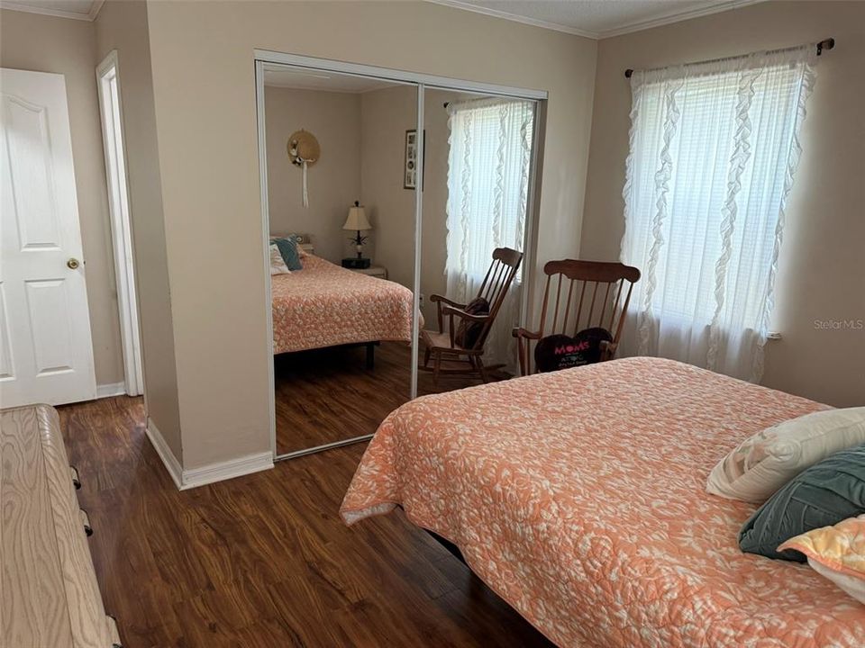 For Sale: $155,000 (2 beds, 2 baths, 924 Square Feet)