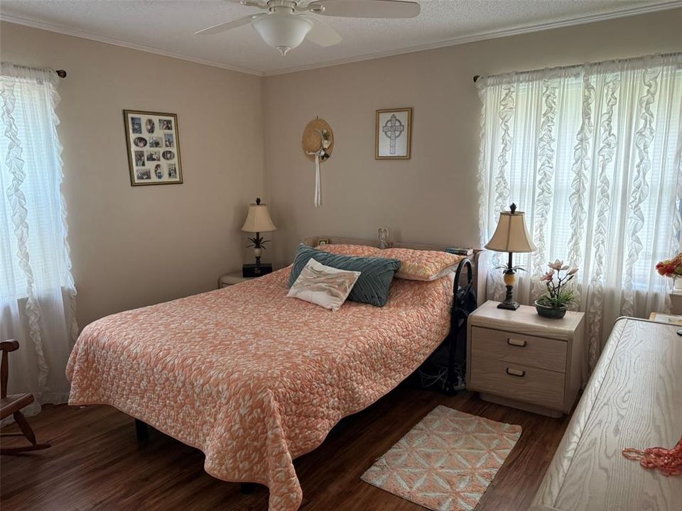 For Sale: $155,000 (2 beds, 2 baths, 924 Square Feet)