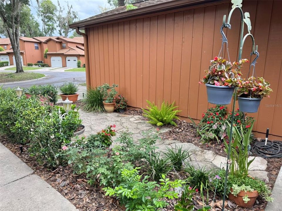 For Sale: $155,000 (2 beds, 2 baths, 924 Square Feet)