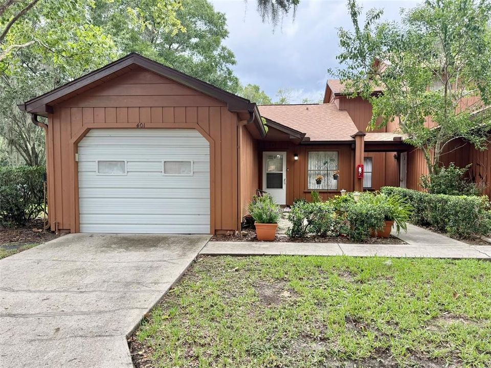 For Sale: $155,000 (2 beds, 2 baths, 924 Square Feet)