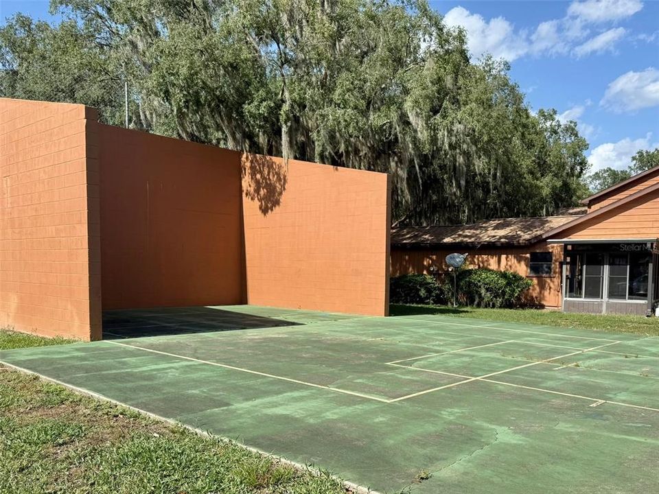 For Sale: $155,000 (2 beds, 2 baths, 924 Square Feet)
