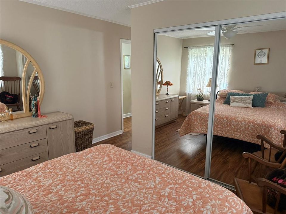 For Sale: $155,000 (2 beds, 2 baths, 924 Square Feet)