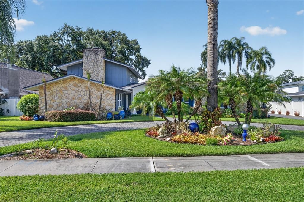 Active With Contract: $975,000 (4 beds, 3 baths, 3027 Square Feet)