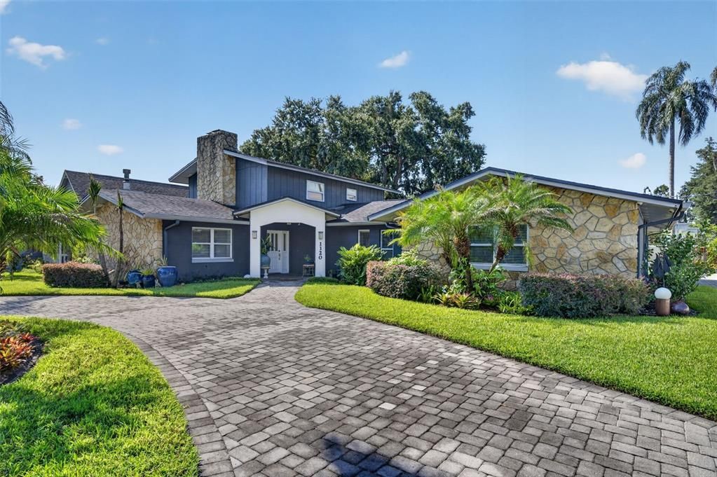 Active With Contract: $975,000 (4 beds, 3 baths, 3027 Square Feet)