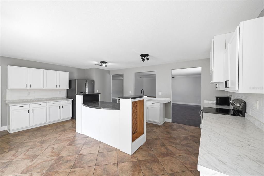 En Venta: $455,000 (4 camas, 2 baños, 3216 Pies cuadrados)
