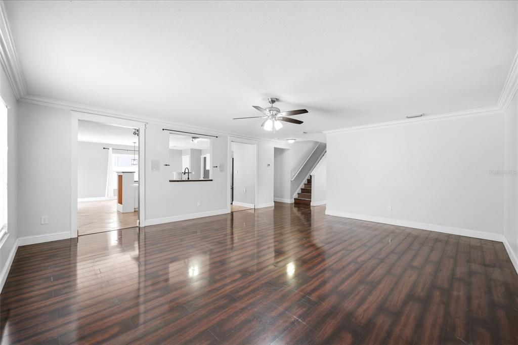 En Venta: $455,000 (4 camas, 2 baños, 3216 Pies cuadrados)