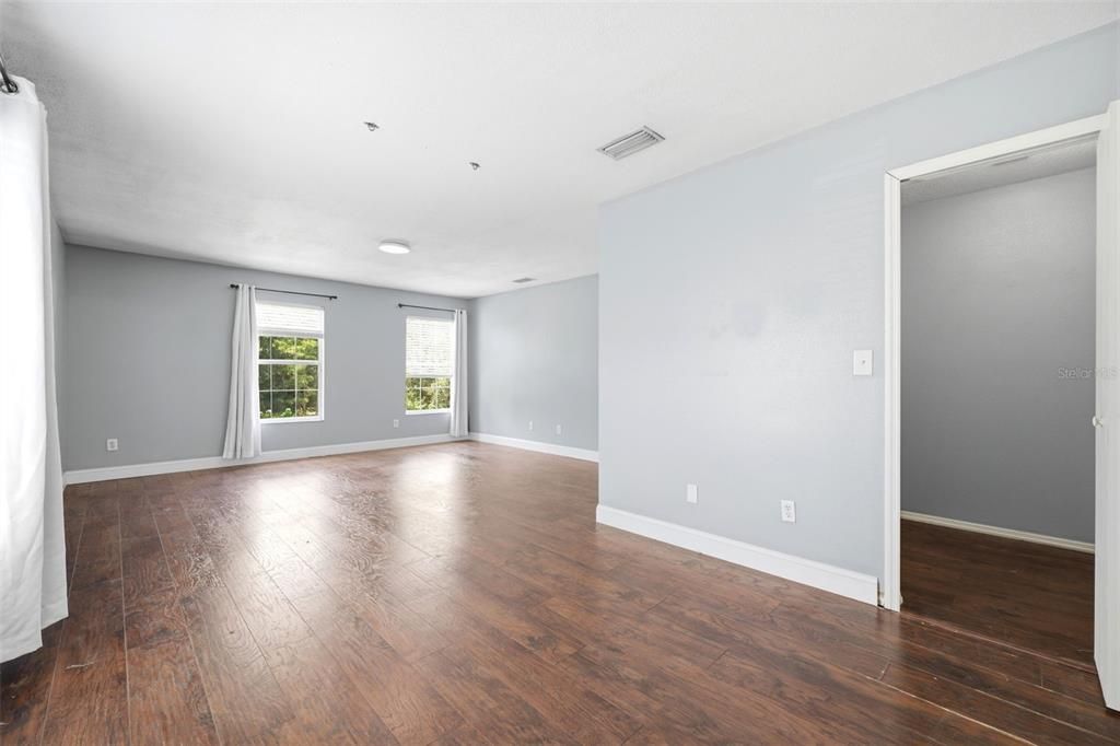En Venta: $455,000 (4 camas, 2 baños, 3216 Pies cuadrados)