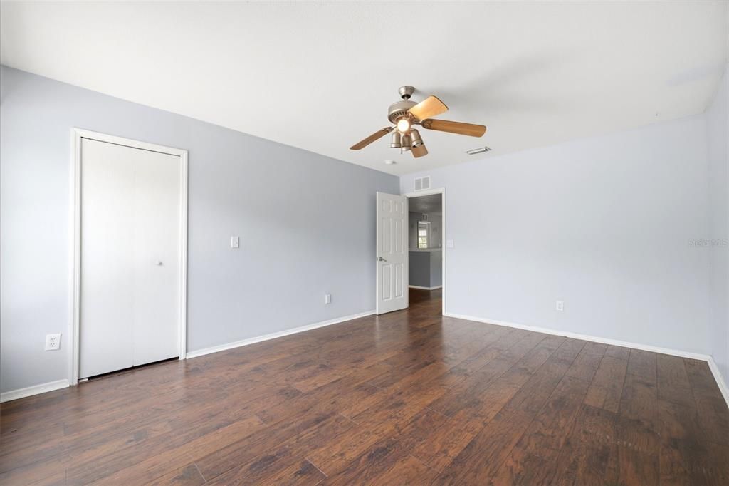 En Venta: $455,000 (4 camas, 2 baños, 3216 Pies cuadrados)