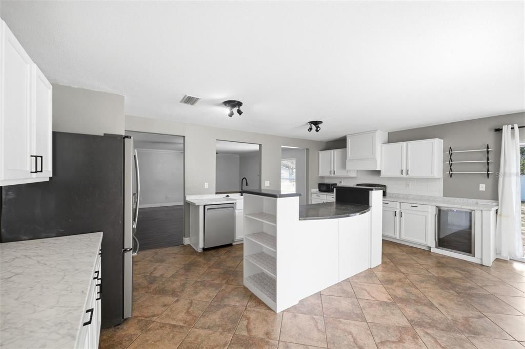 En Venta: $455,000 (4 camas, 2 baños, 3216 Pies cuadrados)