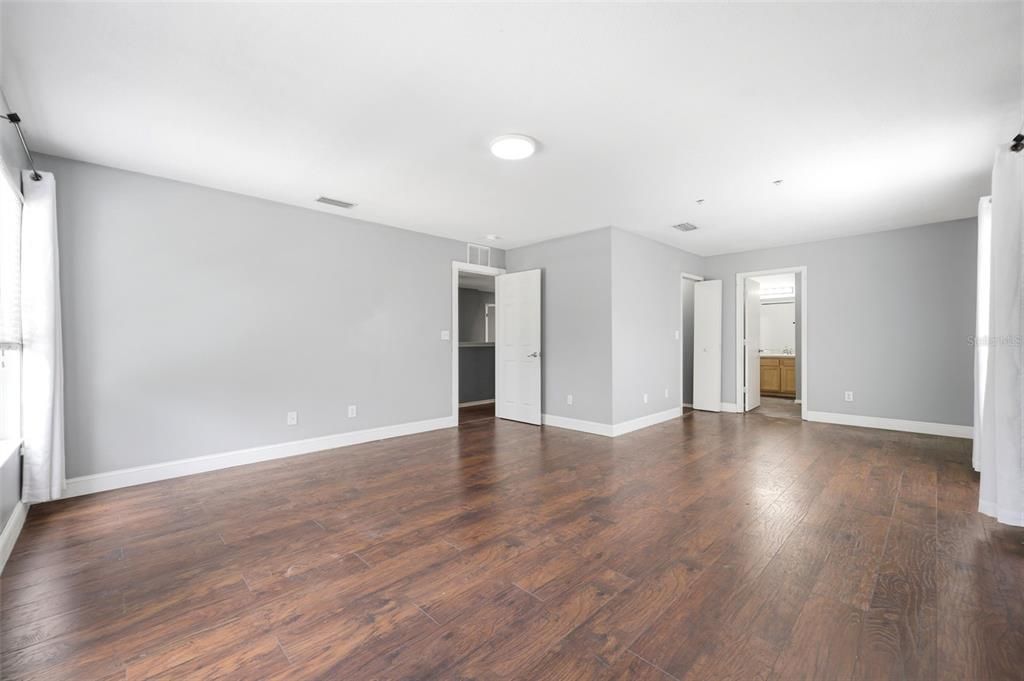 En Venta: $455,000 (4 camas, 2 baños, 3216 Pies cuadrados)