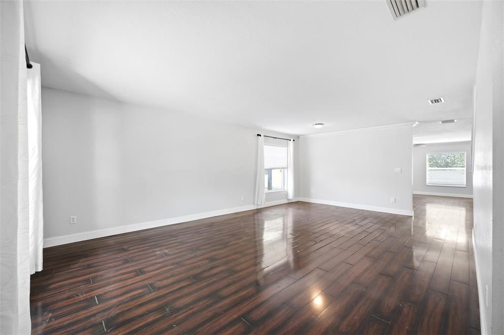 En Venta: $455,000 (4 camas, 2 baños, 3216 Pies cuadrados)