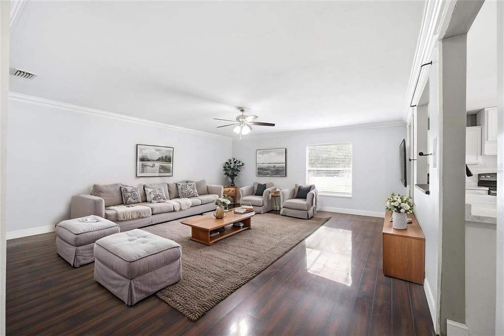 En Venta: $455,000 (4 camas, 2 baños, 3216 Pies cuadrados)