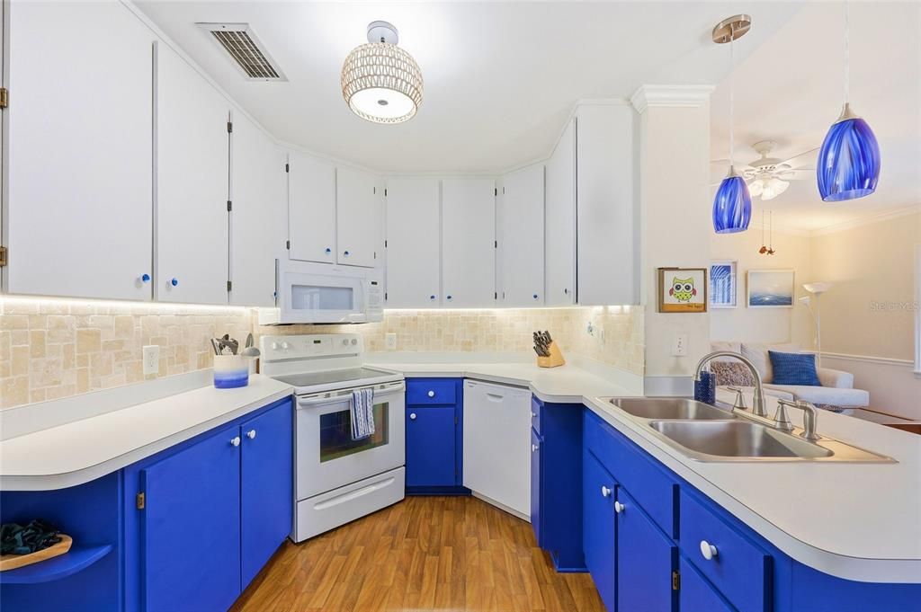 На продажу: $549,900 (4 спален, 2 ванн, 2092 Квадратных фут)