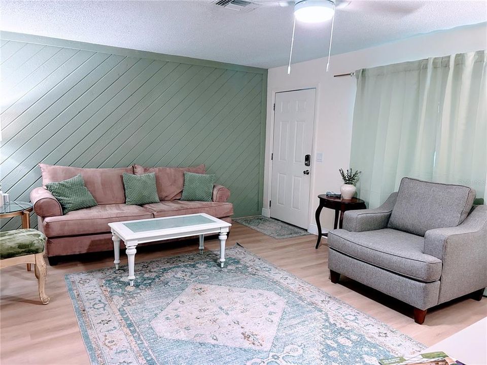 В аренду: $1,850 (2 спален, 1 ванн, 792 Квадратных фут)
