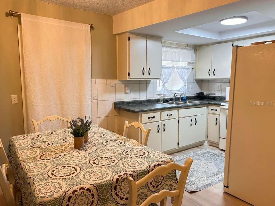 В аренду: $1,850 (2 спален, 1 ванн, 792 Квадратных фут)