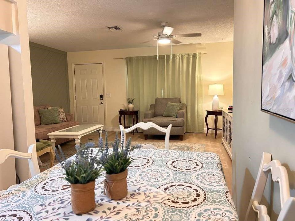 В аренду: $1,850 (2 спален, 1 ванн, 792 Квадратных фут)