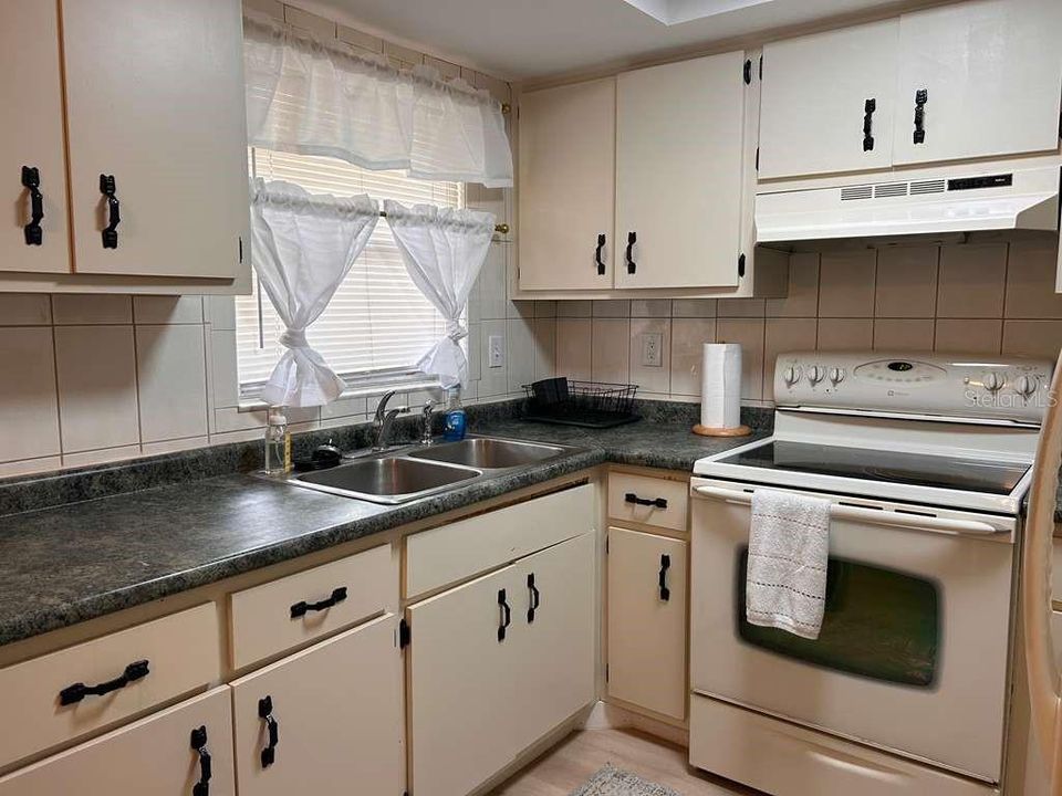 В аренду: $1,850 (2 спален, 1 ванн, 792 Квадратных фут)