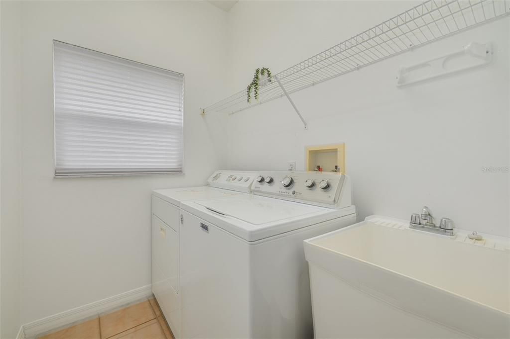 For Sale: $365,000 (3 beds, 2 baths, 1563 Square Feet)