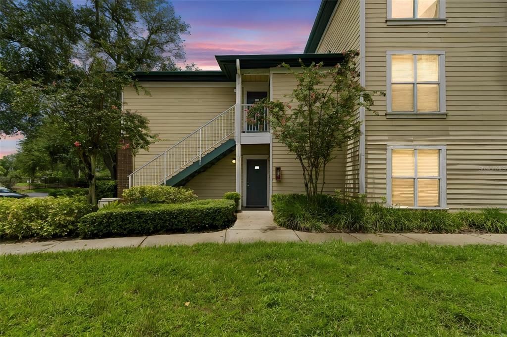 For Sale: $185,000 (2 beds, 2 baths, 990 Square Feet)