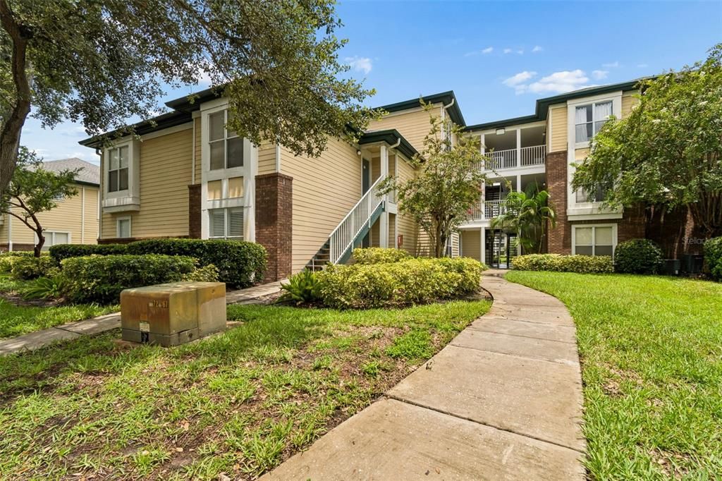 For Sale: $185,000 (2 beds, 2 baths, 990 Square Feet)