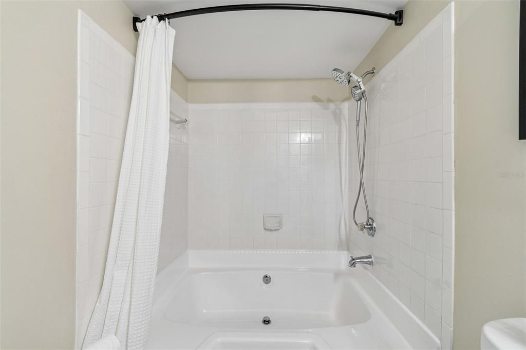 For Sale: $185,000 (2 beds, 2 baths, 990 Square Feet)