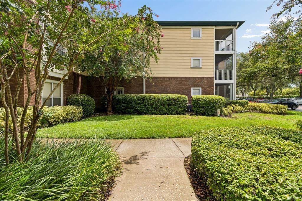 For Sale: $185,000 (2 beds, 2 baths, 990 Square Feet)