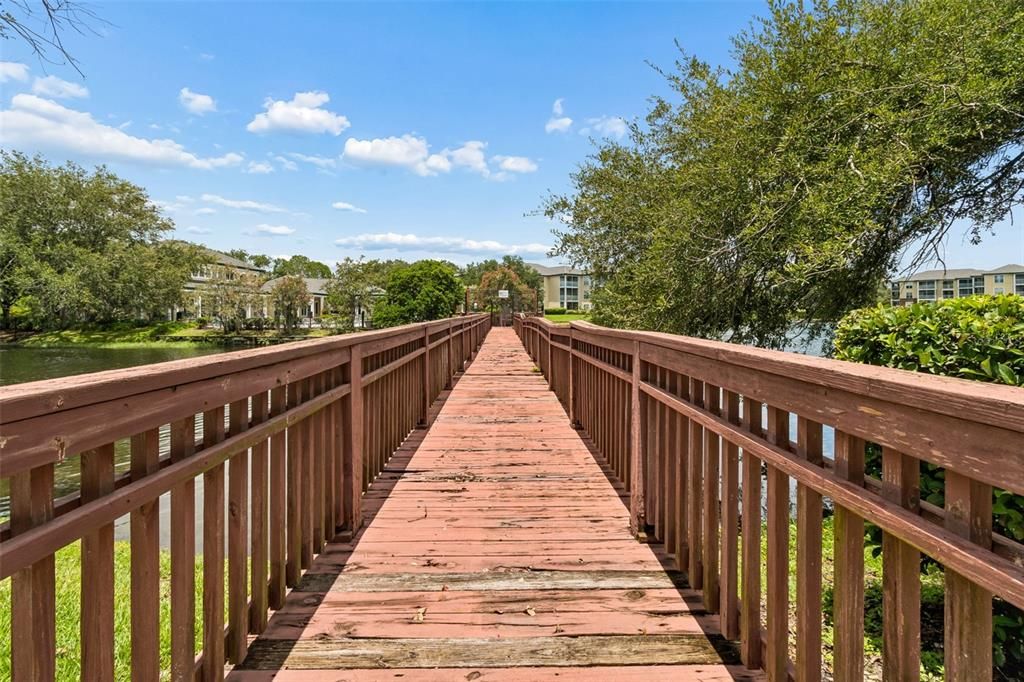 For Sale: $185,000 (2 beds, 2 baths, 990 Square Feet)