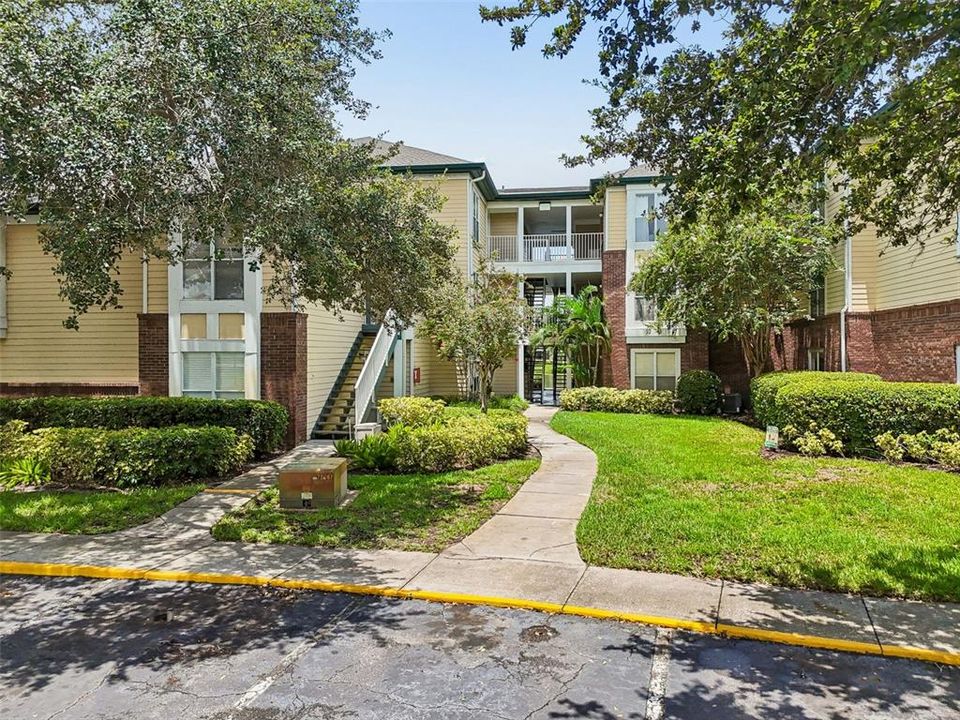 For Sale: $185,000 (2 beds, 2 baths, 990 Square Feet)