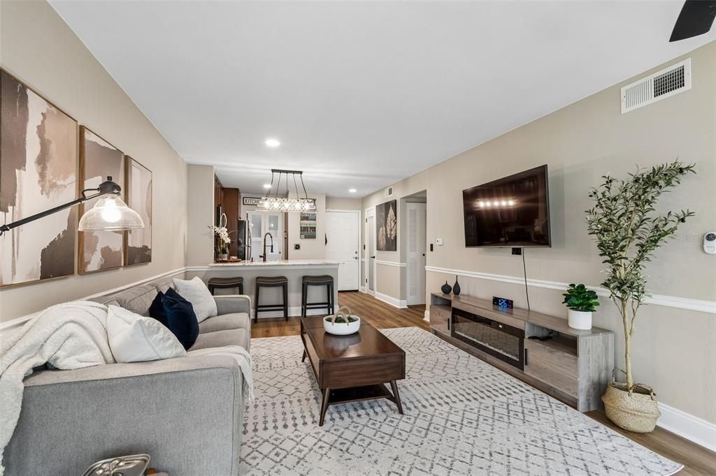 For Sale: $185,000 (2 beds, 2 baths, 990 Square Feet)