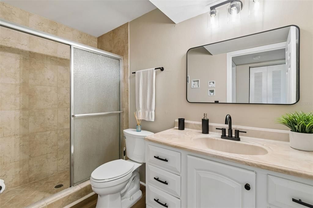 For Sale: $185,000 (2 beds, 2 baths, 990 Square Feet)