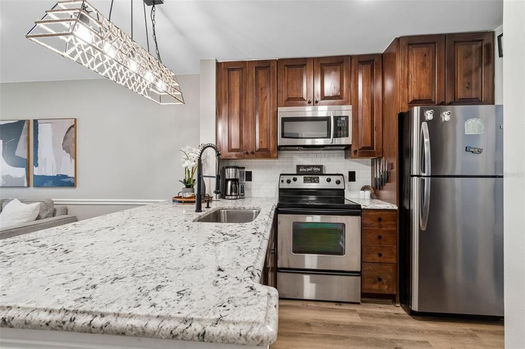 For Sale: $185,000 (2 beds, 2 baths, 990 Square Feet)