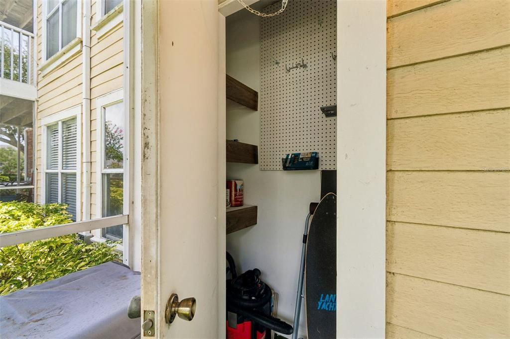 For Sale: $185,000 (2 beds, 2 baths, 990 Square Feet)