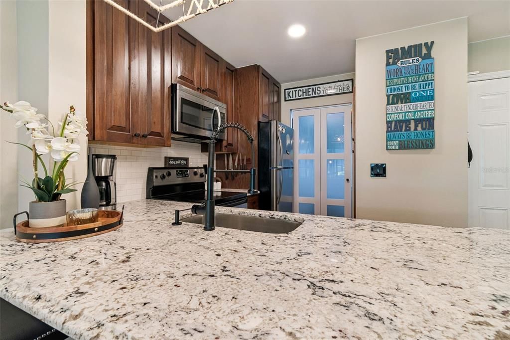 For Sale: $185,000 (2 beds, 2 baths, 990 Square Feet)