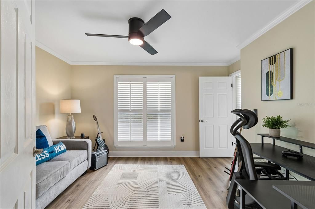 For Sale: $185,000 (2 beds, 2 baths, 990 Square Feet)