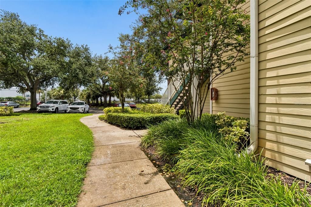 For Sale: $185,000 (2 beds, 2 baths, 990 Square Feet)