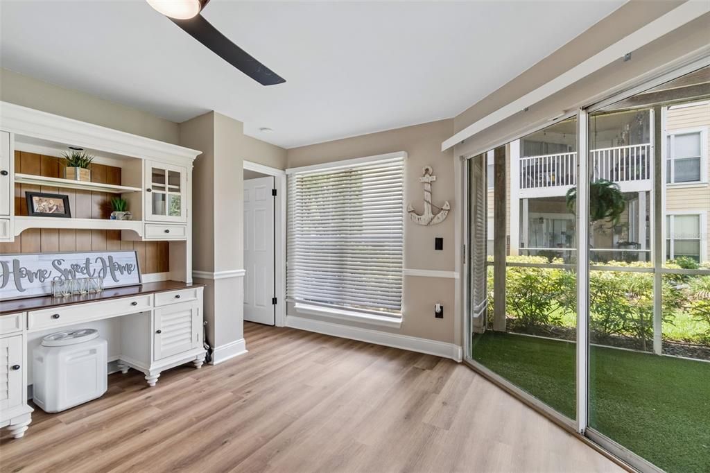 For Sale: $185,000 (2 beds, 2 baths, 990 Square Feet)