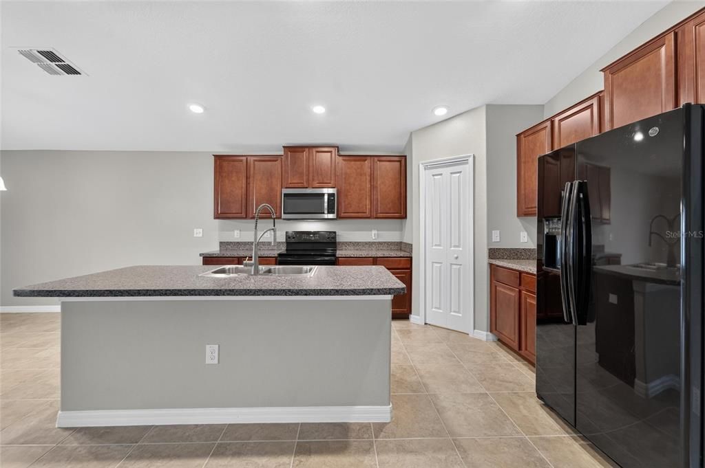 Active With Contract: $349,900 (4 beds, 2 baths, 1918 Square Feet)