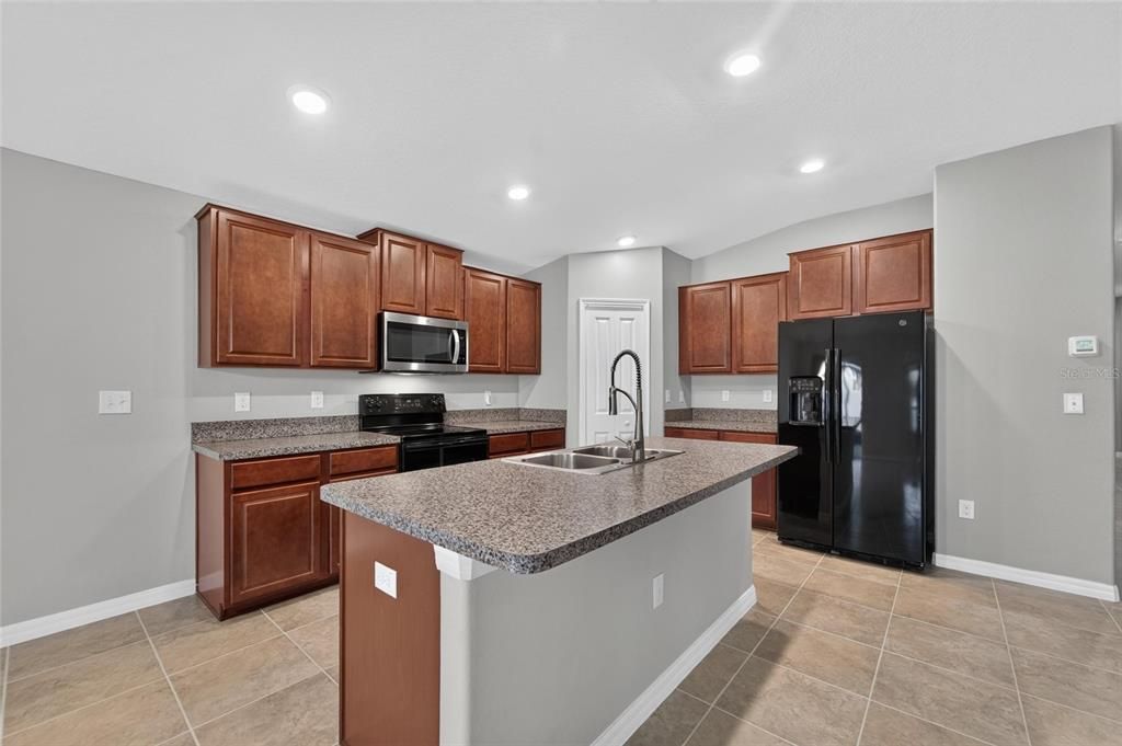 Active With Contract: $349,900 (4 beds, 2 baths, 1918 Square Feet)