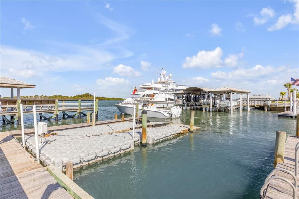 En Venta: $699,000 (2 camas, 2 baños, 1130 Pies cuadrados)