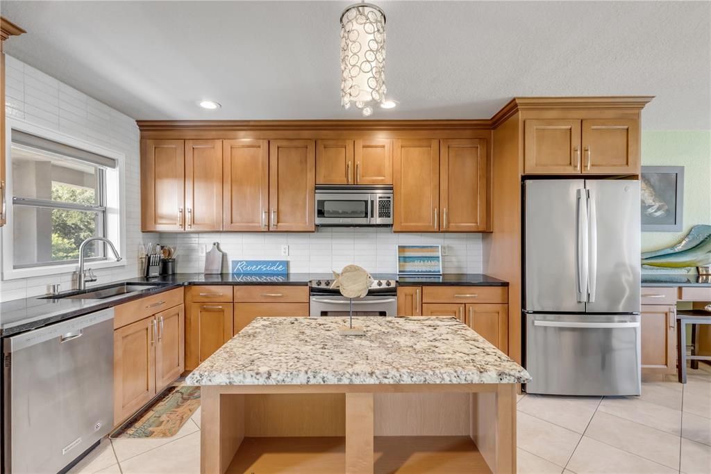 En Venta: $699,000 (2 camas, 2 baños, 1130 Pies cuadrados)