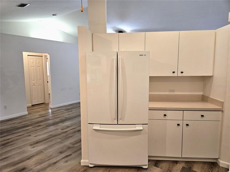 В аренду: $2,300 (3 спален, 2 ванн, 1565 Квадратных фут)
