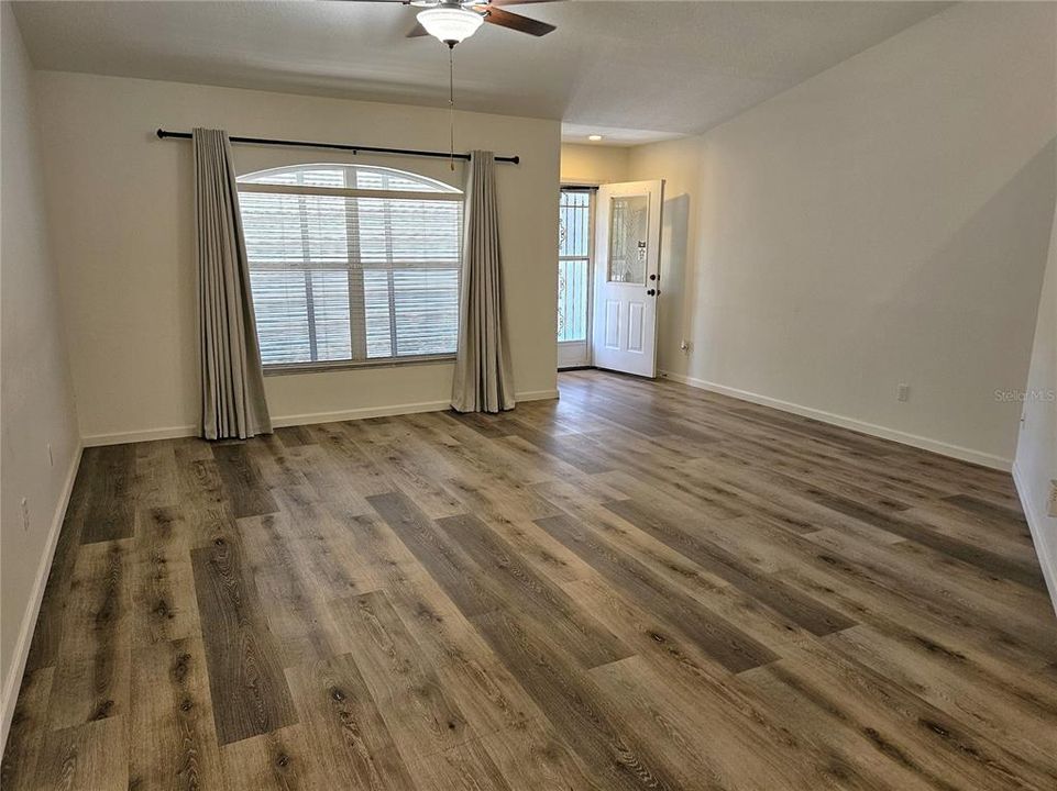 В аренду: $2,300 (3 спален, 2 ванн, 1565 Квадратных фут)